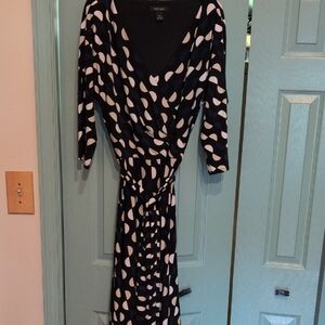 White House Black Market Black and White Long Sleeve V-Neck Sheath Dress